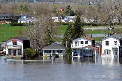 quebec rain-1807-2 - Météo Québec : fortes pluies et inondations paralysent la circulation